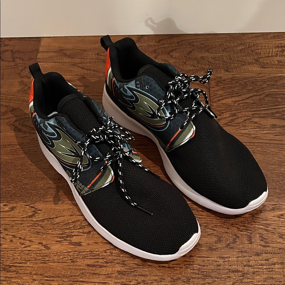Stylish Black Anaheim Ducks Men's Sneakers